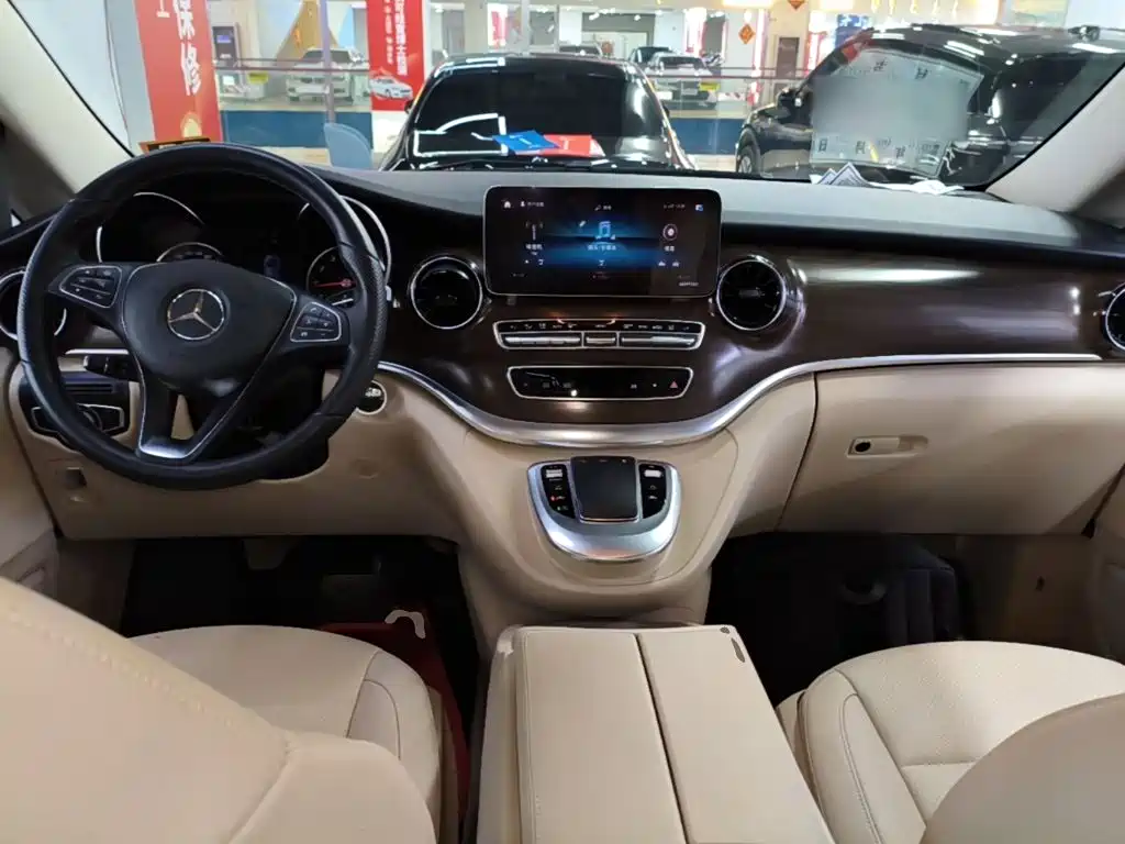 Mercedes-Benz V-Class 2021 — фото 10