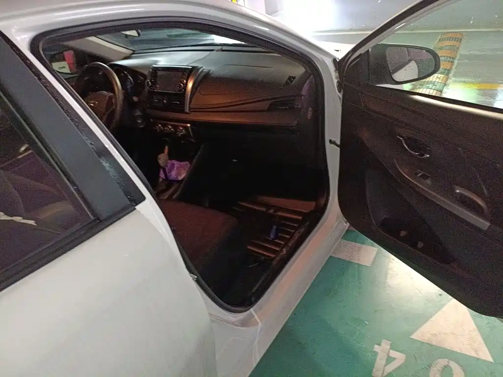 Toyota Yaris L 2015 — фото 21