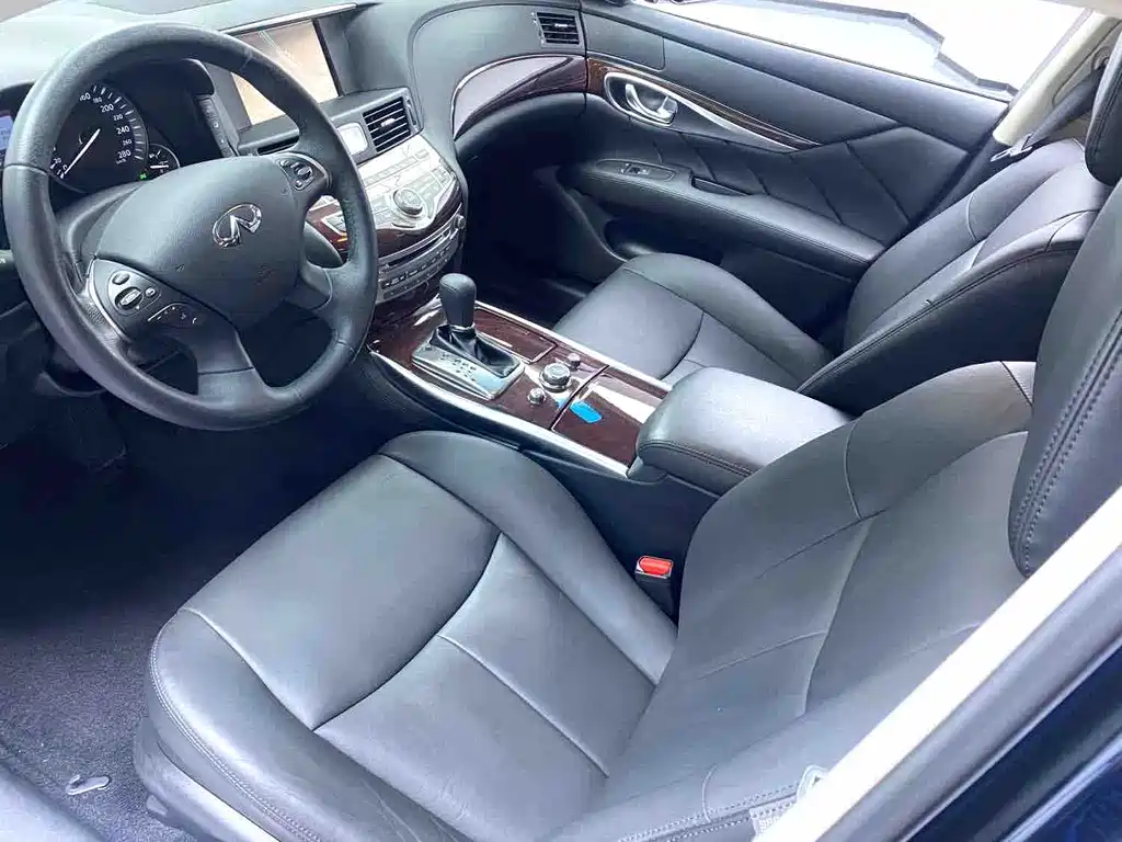 Infiniti Q70 2018