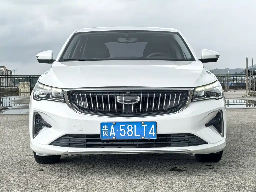 Geely Emgrand 2022