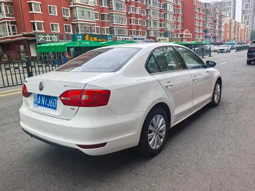 Volkswagen Sagitar 2014