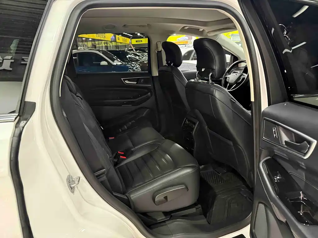 Ford Edge 2018 — фото 15
