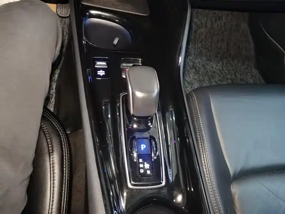 Toyota C-HR EV 2020 — фото 16