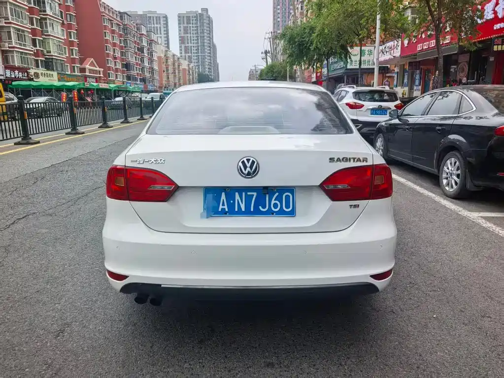 Volkswagen Sagitar 2014