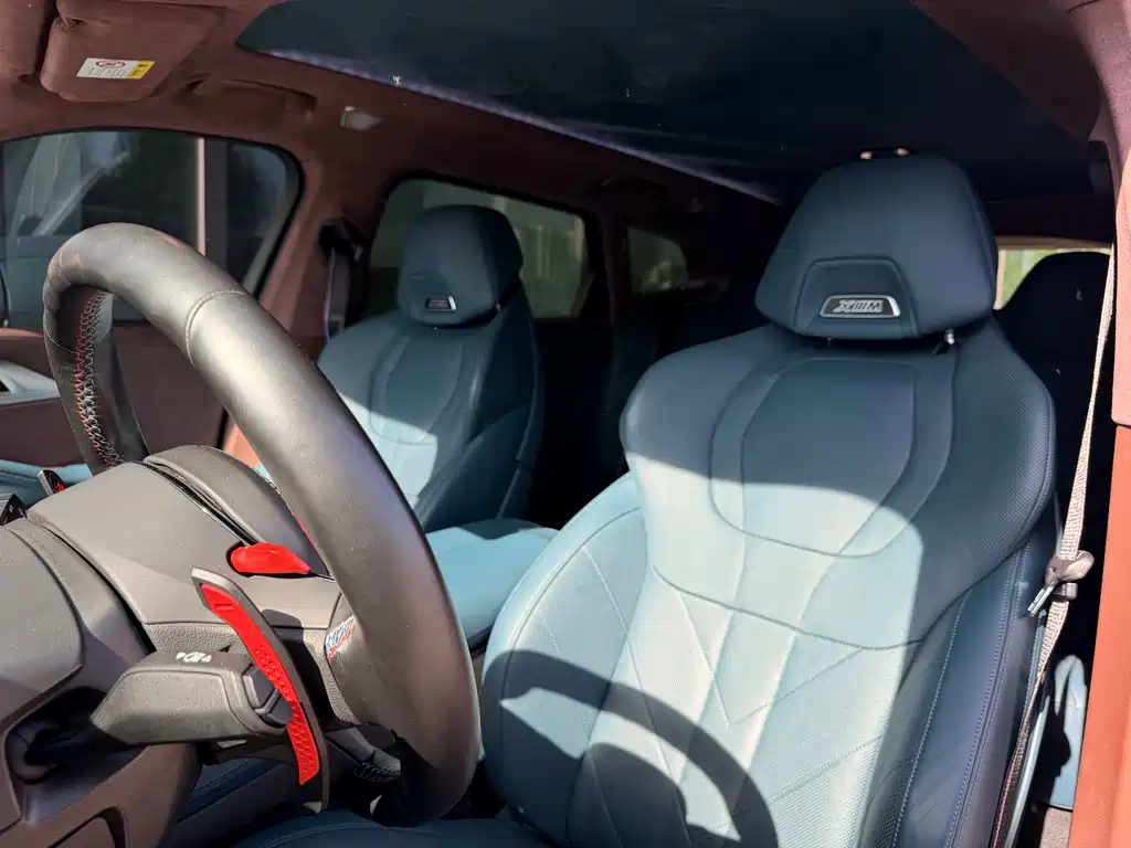 BMW XM 2023 — фото 12