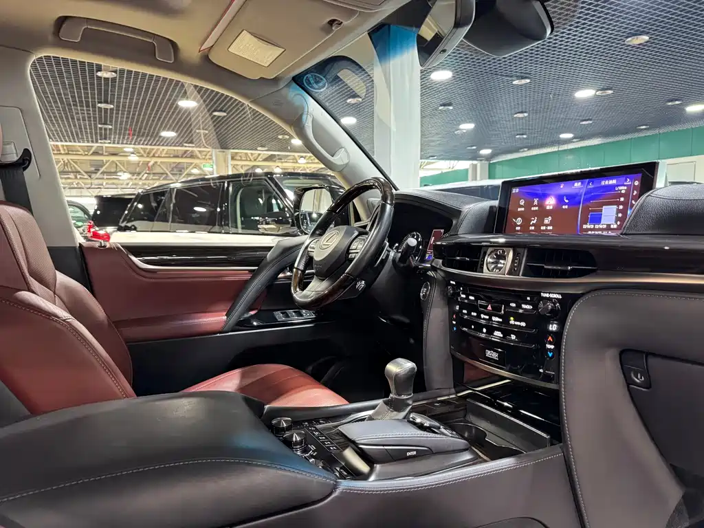 Lexus LX 2016 — фото 10