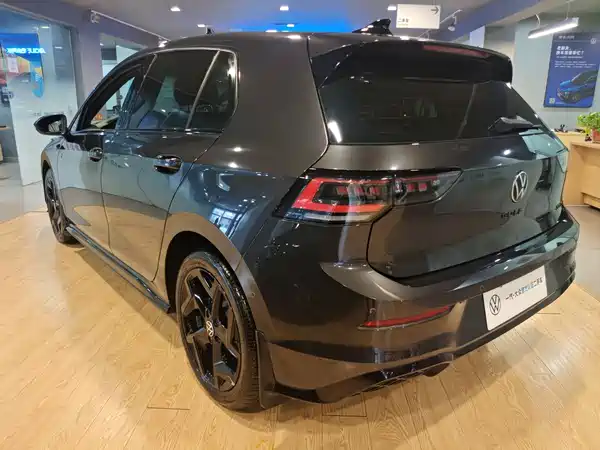 Volkswagen Golf 2025