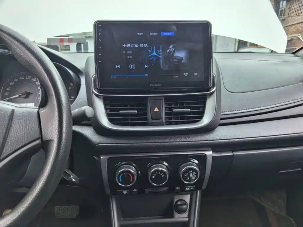 Toyota Yaris L 2022 — фото 13