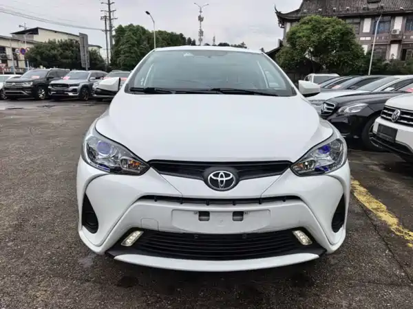 Toyota Yaris L 2022