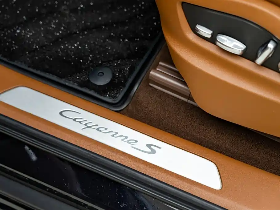Porsche Cayenne 2019 — фото 20