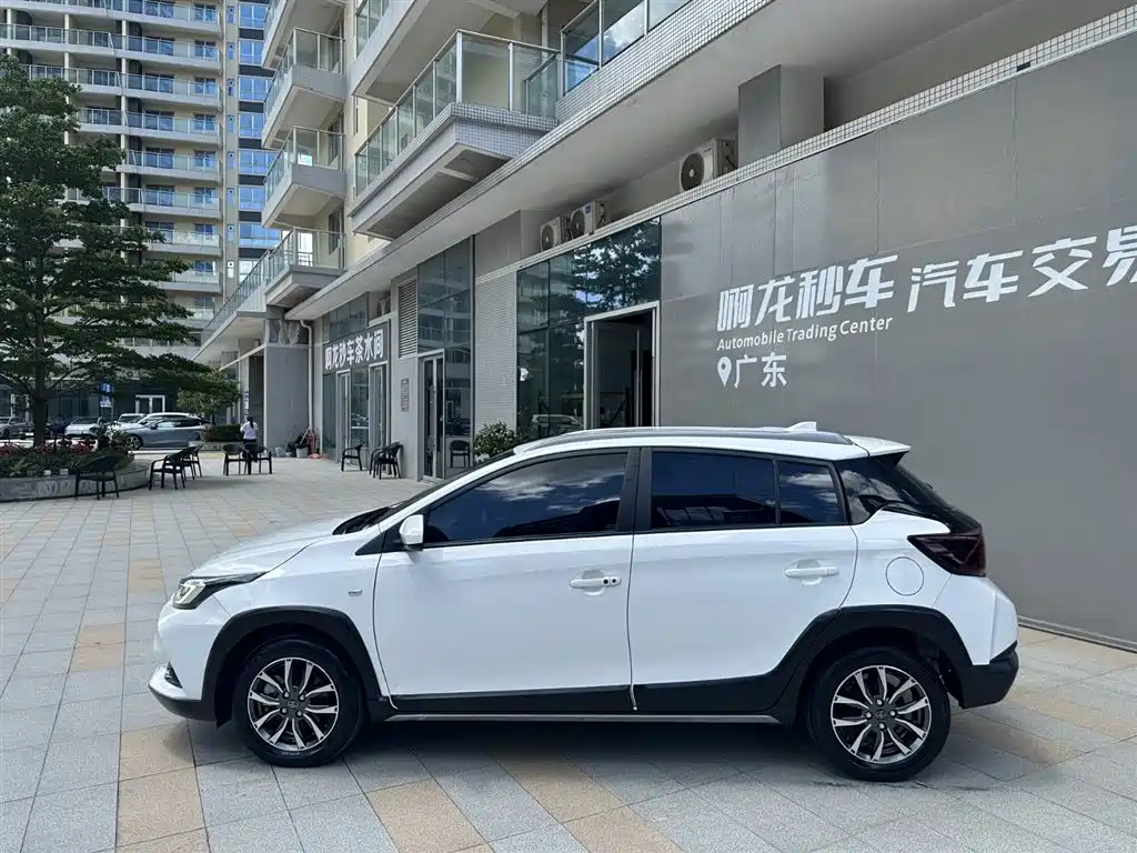 Toyota Yaris L 2023