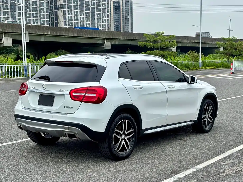Mercedes-Benz GLA 2015