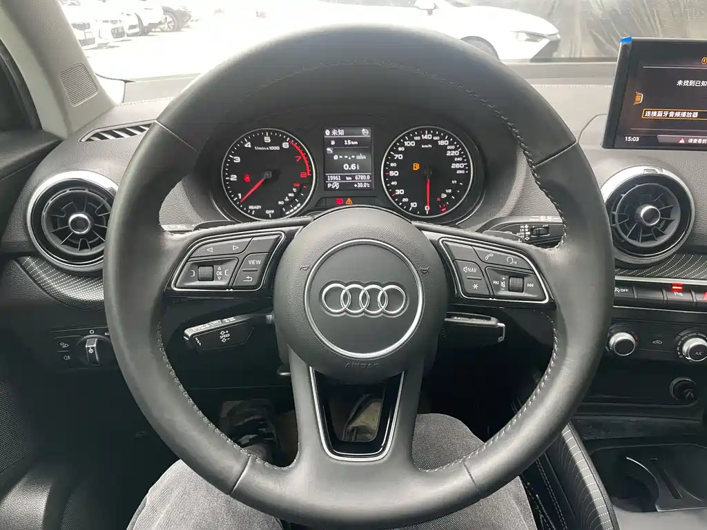 Audi Q2L 2022 — фото 16
