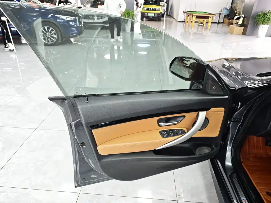 BMW 3 Series GT 2018 — фото 12