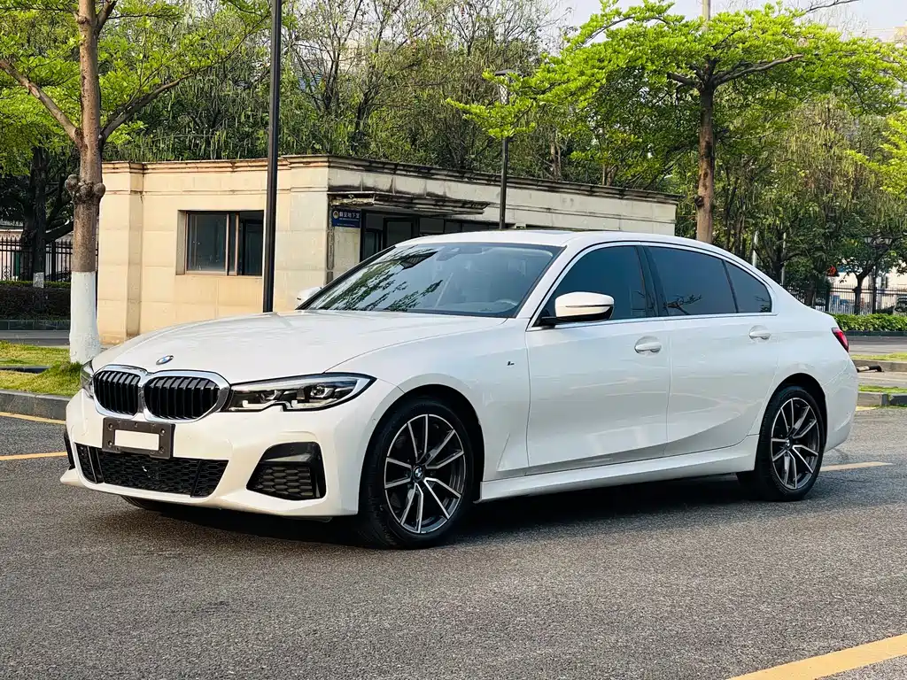BMW 3 Series 2019 — фото 1