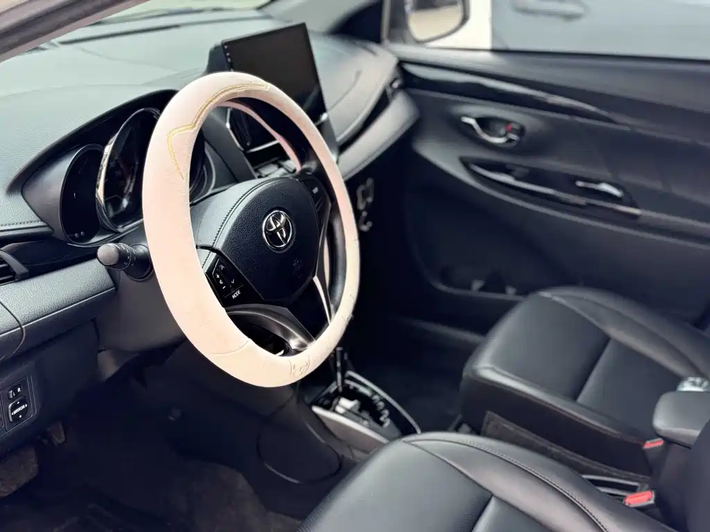 Toyota Yaris L 2022