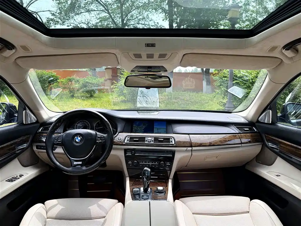 BMW 7 Series 2012 — фото 15