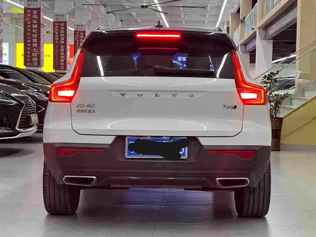 Volvo XC40 2019 — фото 8
