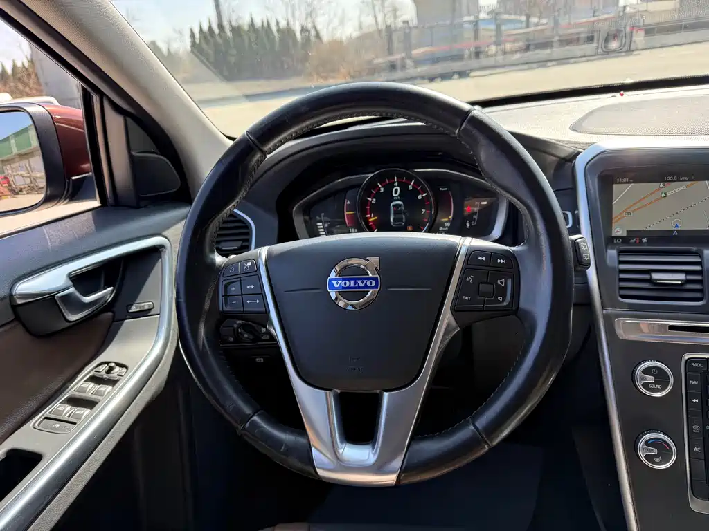 Volvo XC60 2015 — фото 13