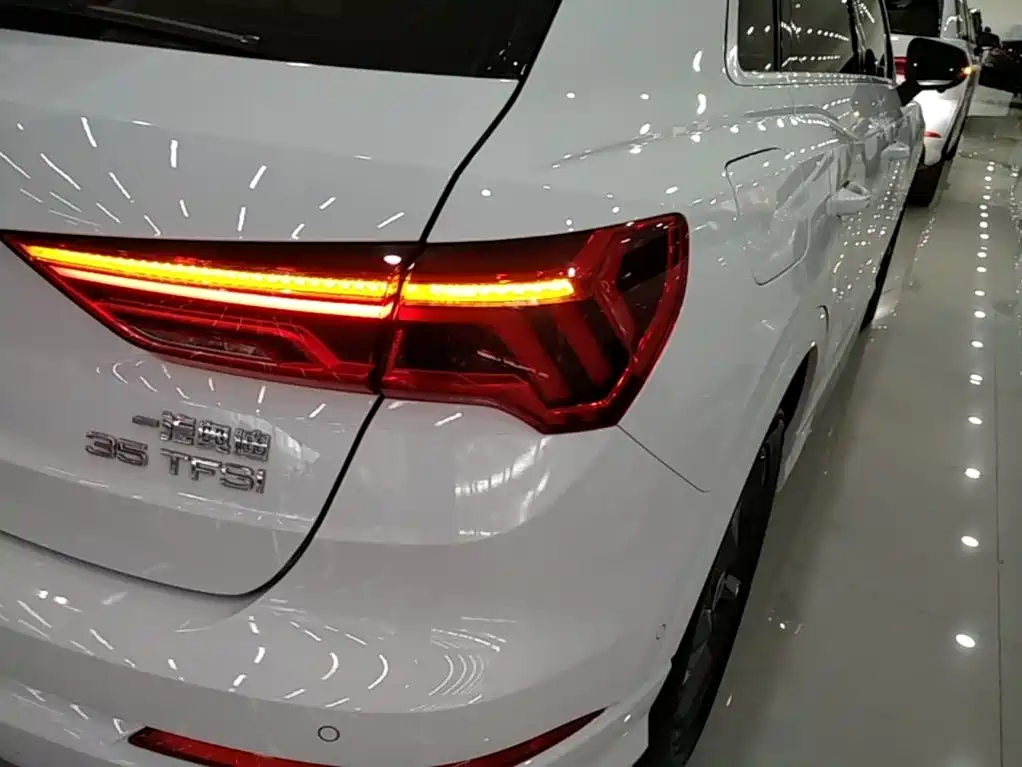 Audi Q3 2022 — фото 8