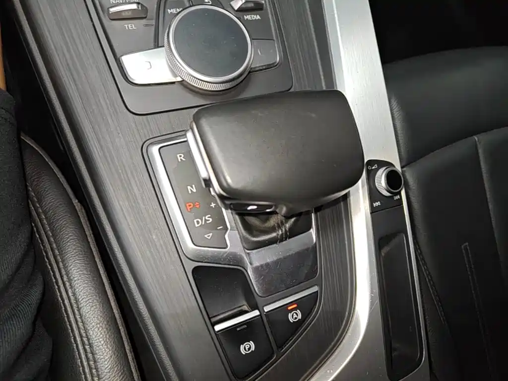 Audi A4L 2018 — фото 14