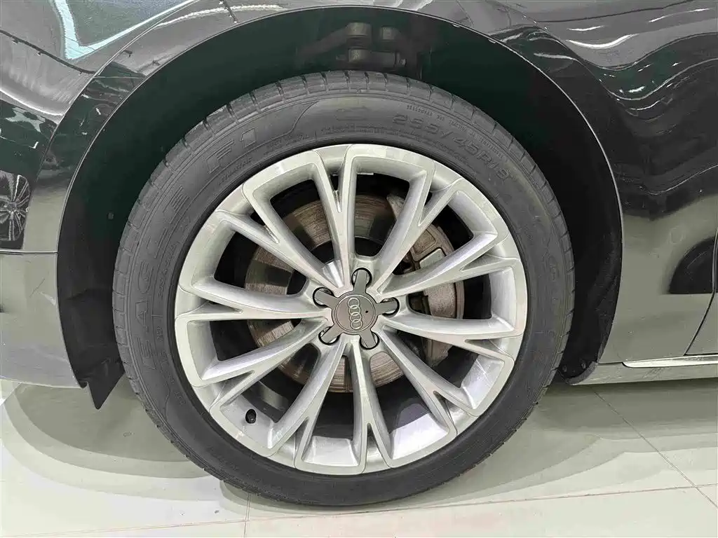Audi A8 2014