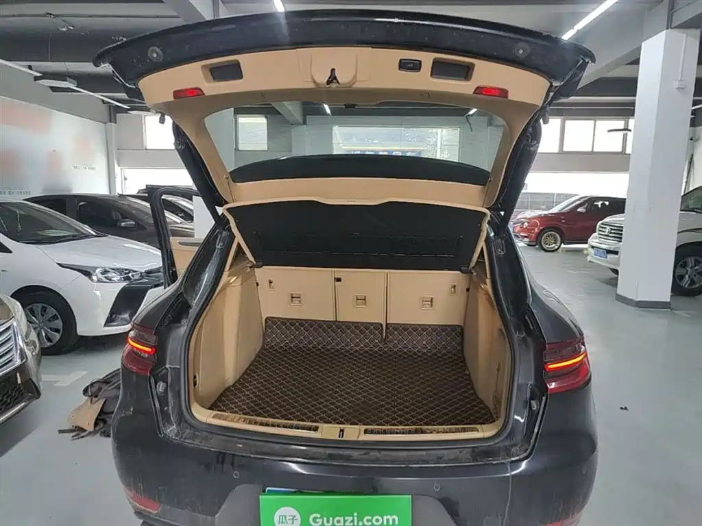 Porsche Macan 2017 — фото 15