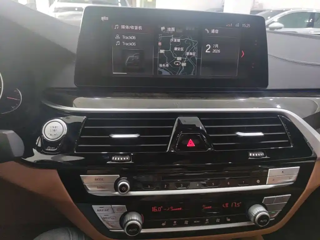 BMW 5 Series 2018 — фото 13
