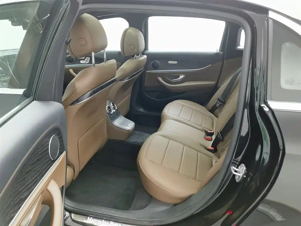 Mercedes-Benz E-Class 2023 — фото 15