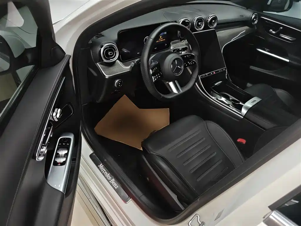 Mercedes-Benz C-Class 2023 — фото 12