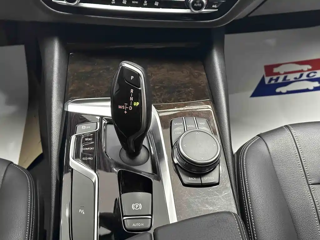 BMW 5 Series 2018 — фото 14