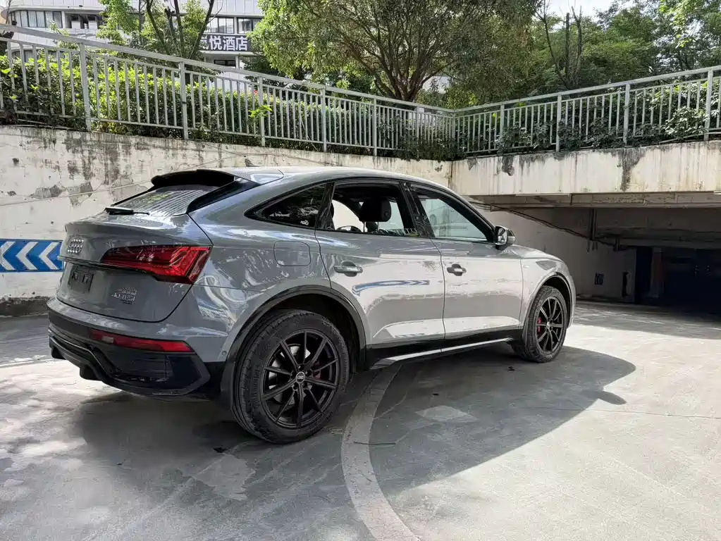 Audi Q5L Sportback 2021 — фото 15