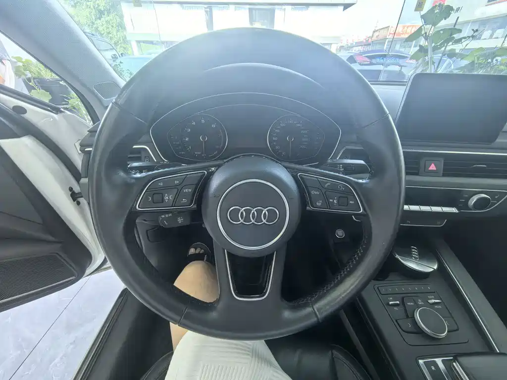 Audi A4L 2017