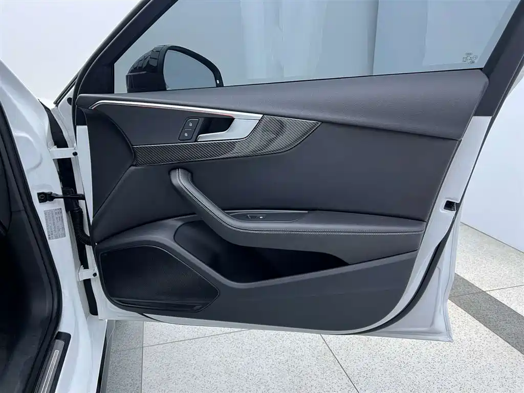 Audi A4L 2022 — фото 29