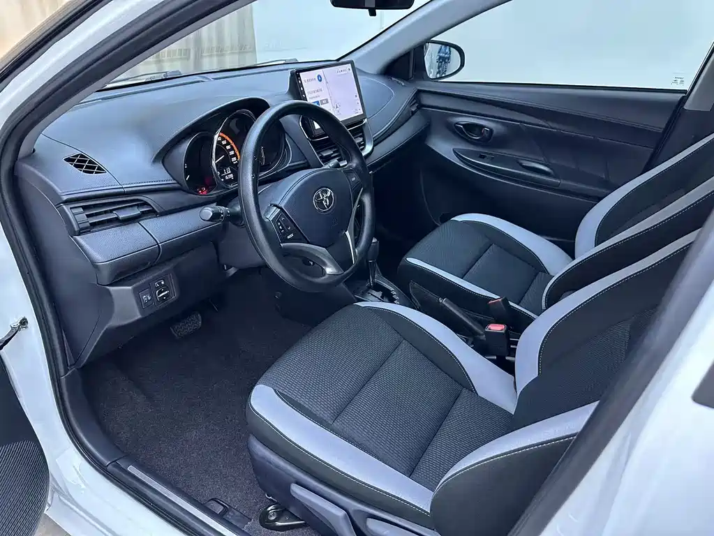 Toyota Yaris L 2023
