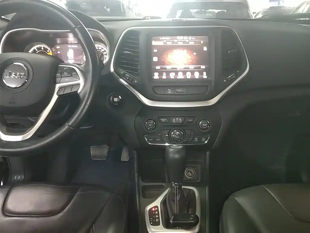 Jeep Cherokee 2017 — фото 9