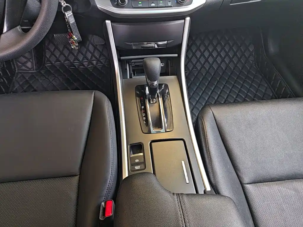 Honda Accord 2015 — фото 10