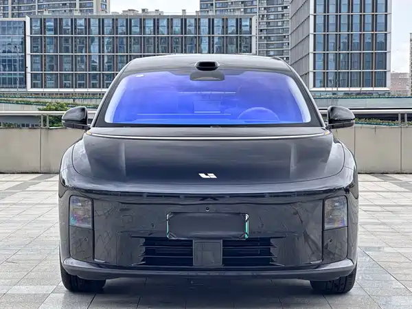 Li Auto i8 2025