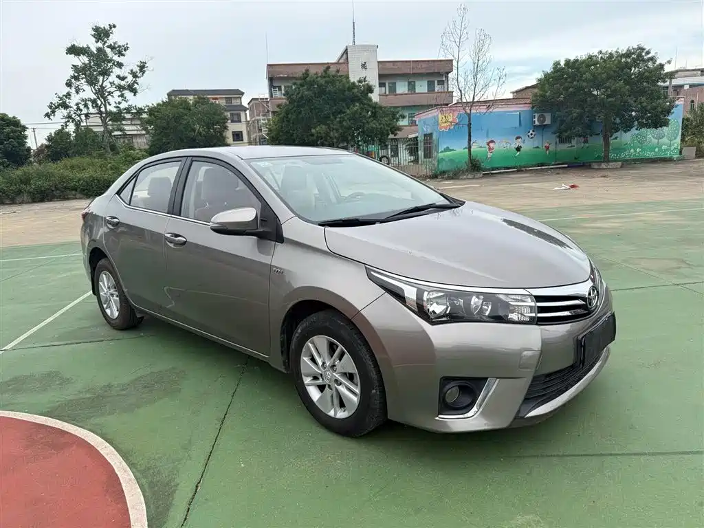 Toyota Corolla 2015 — фото 3