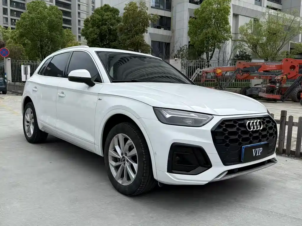 Audi Q5L 2022 — фото 1