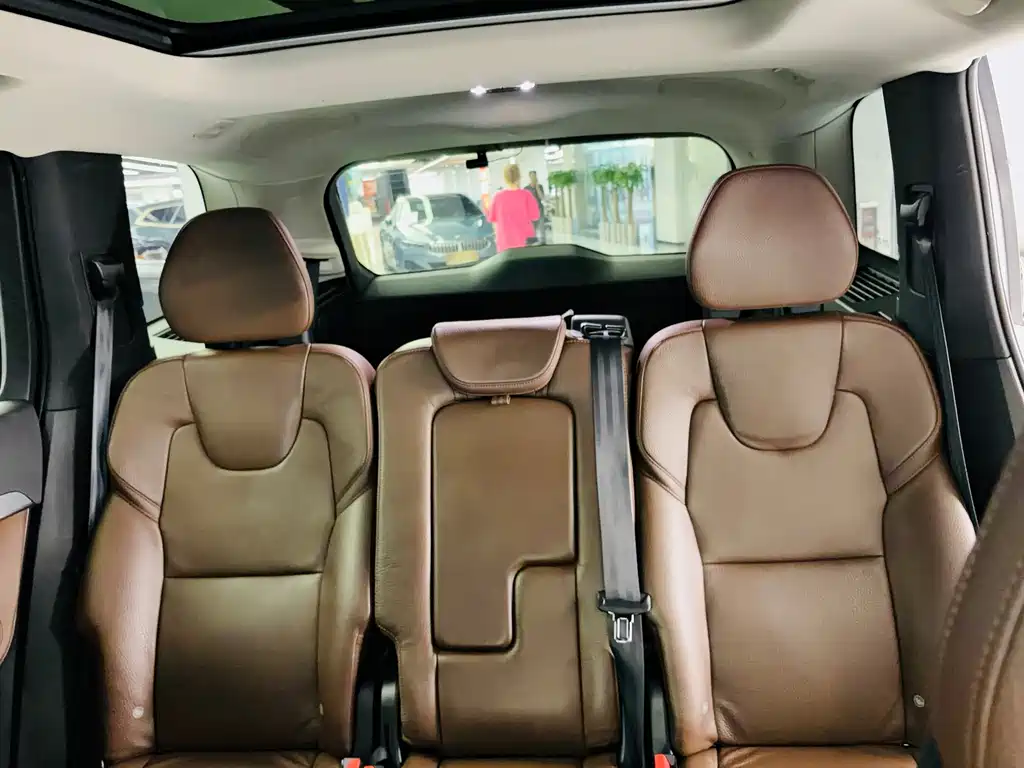 Volvo XC90 2018 — фото 14