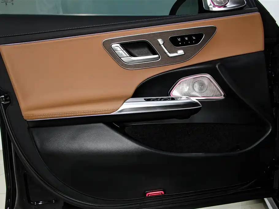 Mercedes-Benz E-Class 2025 — фото 17
