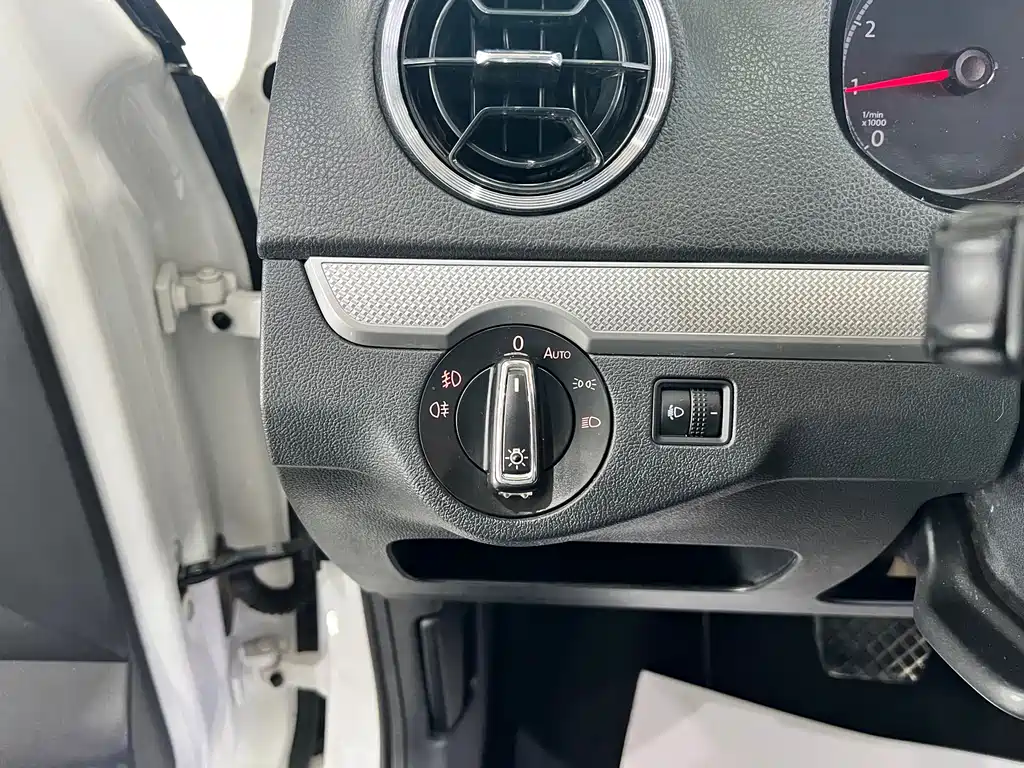 Volkswagen Jetta 2018 — фото 15