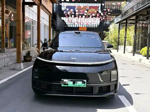 Li Auto L8 2025