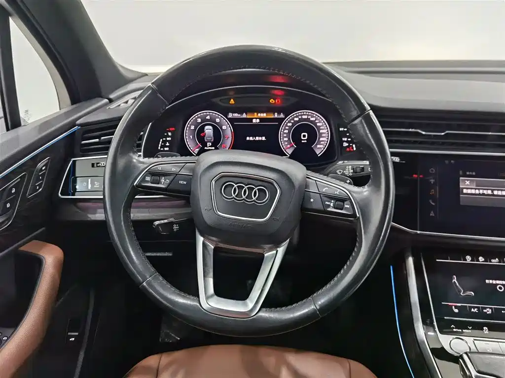 Audi Q7 2021 — фото 11