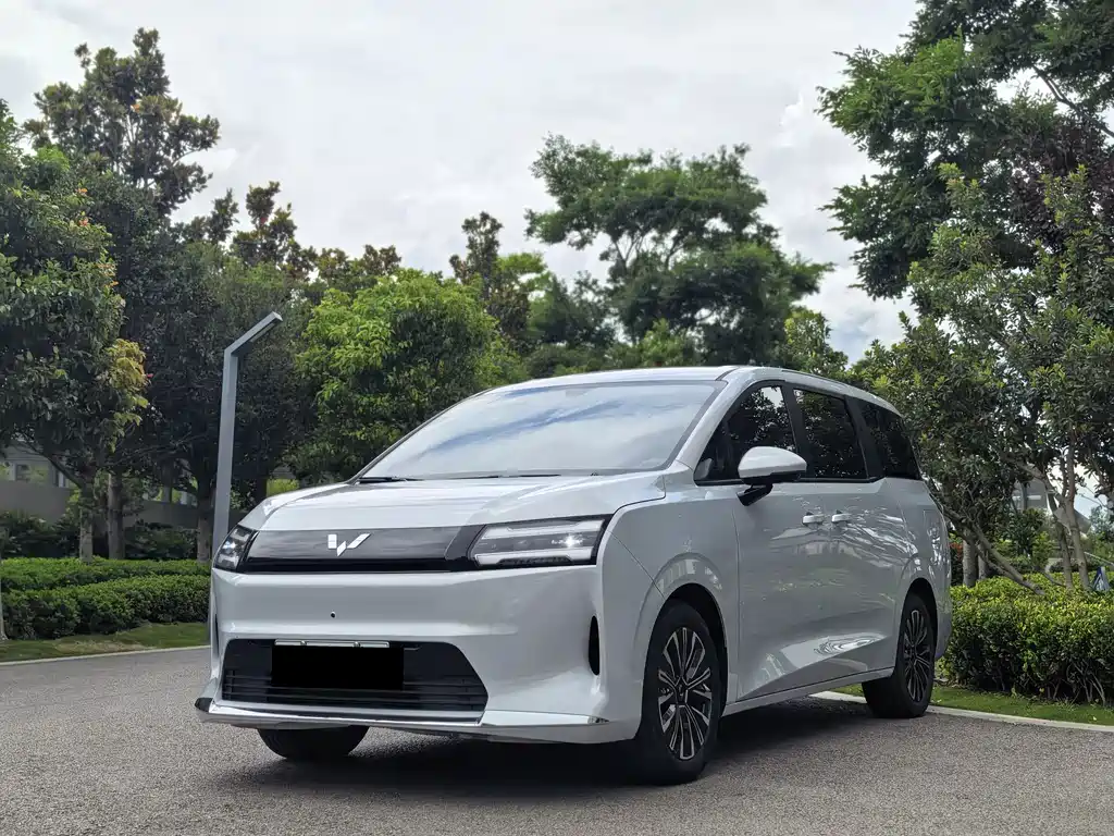 Wuling Starlight 730 EV 2025