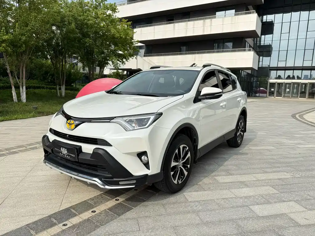 Toyota RAV4 2018 — фото 1