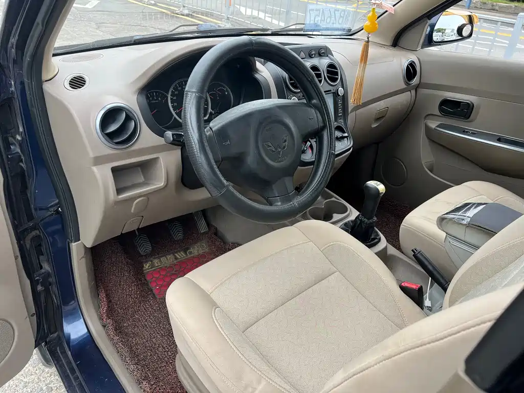 Wuling Hongguang 2014
