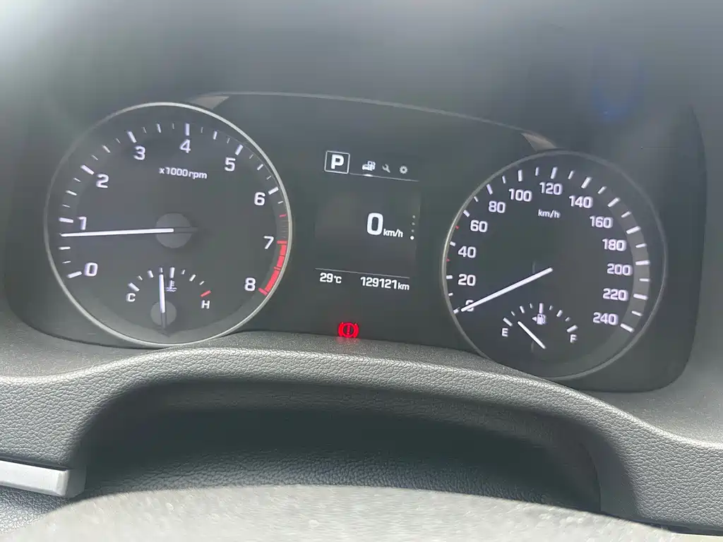 Hyundai Elantra 2018 — фото 12