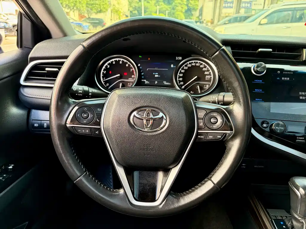 Toyota Camry 2019 — фото 6
